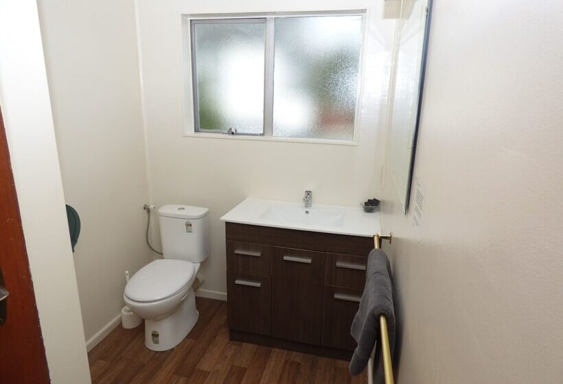 דירת שני חדרים, Anchor Motel