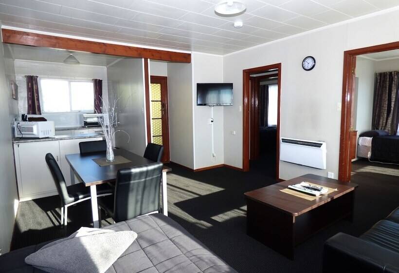 דירת שני חדרים, Anchor Motel