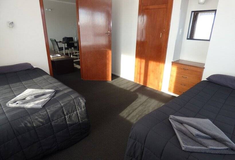 דירת שני חדרים, Anchor Motel