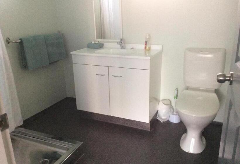 Студия Стандарт, Charlton Motel