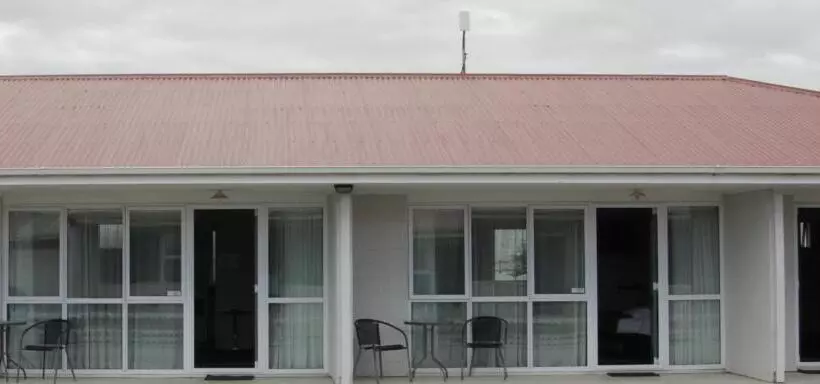 スタンダードスタジオ, Charlton Motel