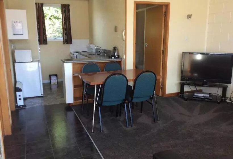 ２ベッドルームアパートメント, Charlton Motel
