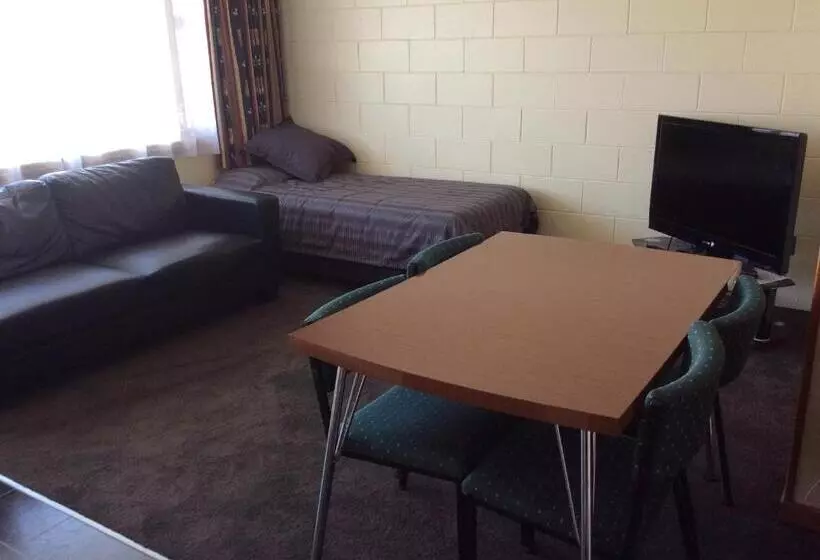 ２ベッドルームアパートメント, Charlton Motel