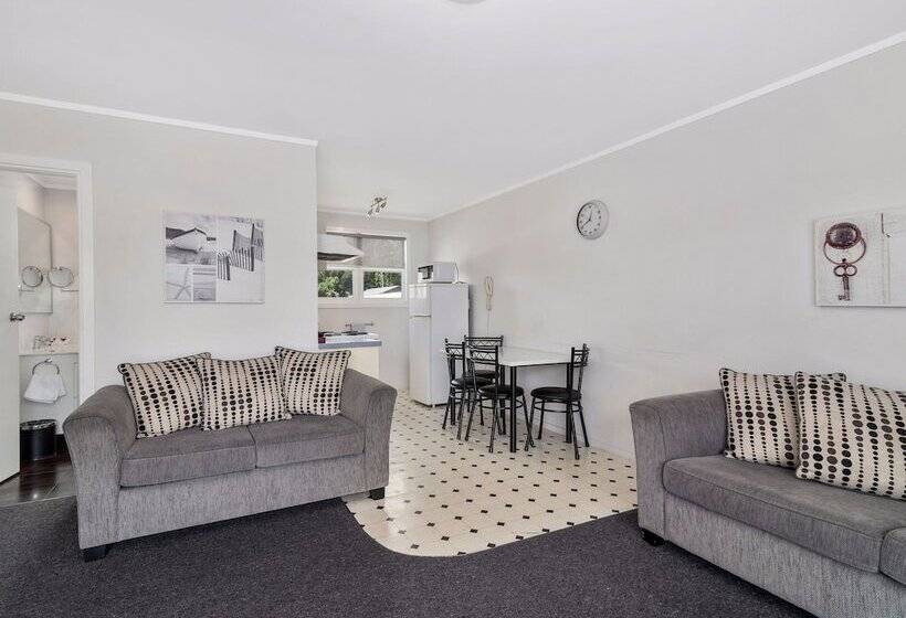 2 Bedroom Apartment Pool View, Cleveland Thermal Motel