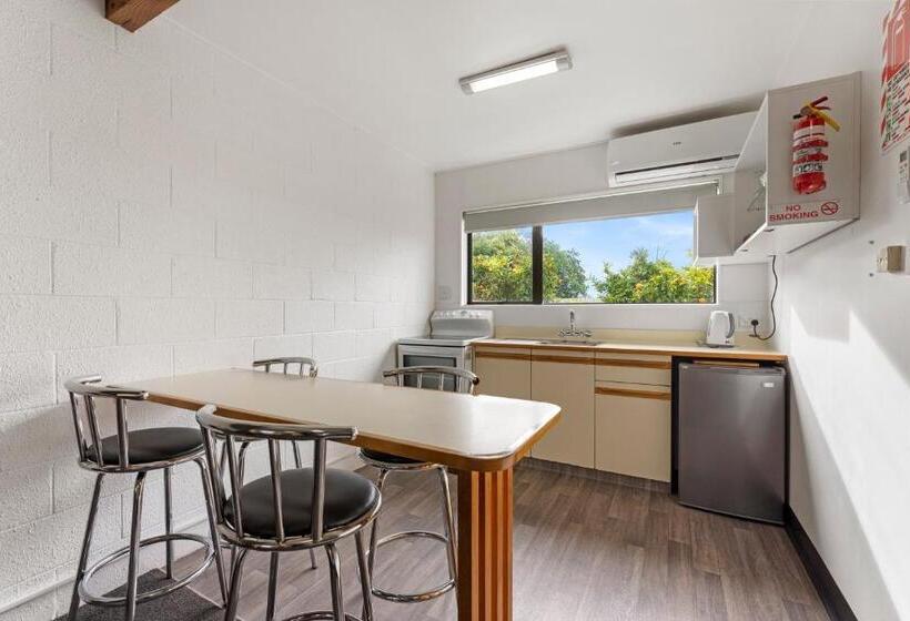 דירה משפחתית 2 חדרי שינה, Coachman's Lodge Motel