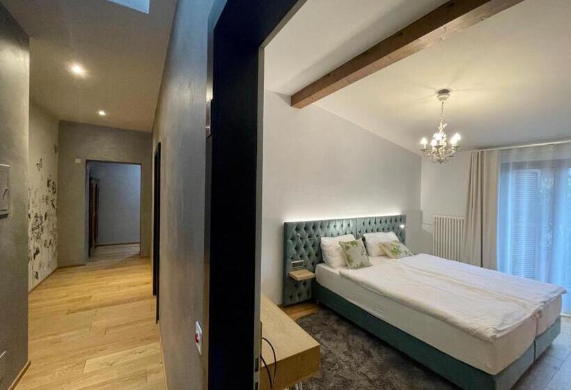 غرفة قياسية مزوَّدة بشُرفة, Cittadella