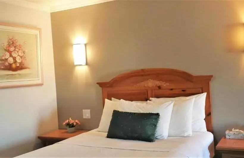 スタンダードルーム, Knights Inn Colonial Fireside Inn