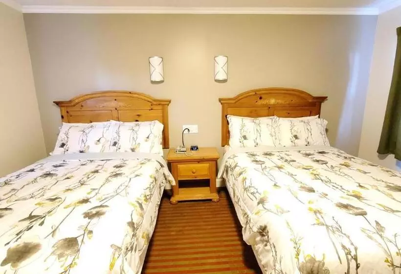 2ダブルベッドのスタンダードルーム, Knights Inn Colonial Fireside Inn