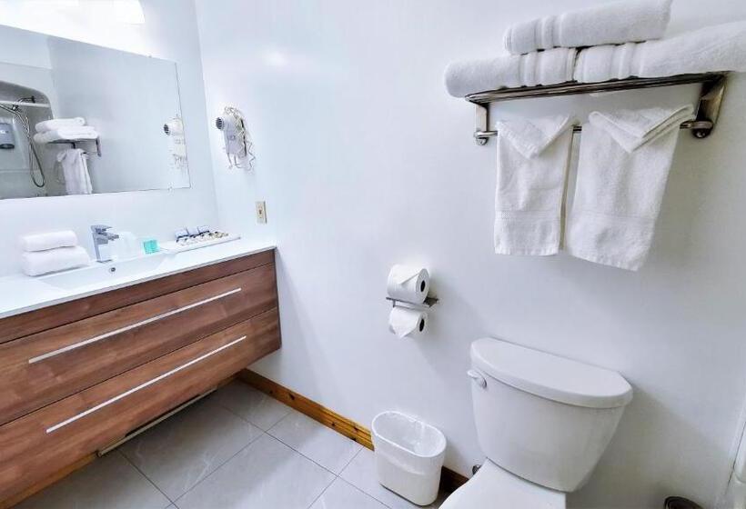 جناح, Knights Inn Colonial Fireside Inn