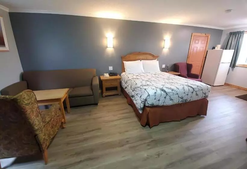 スイート, Knights Inn Colonial Fireside Inn