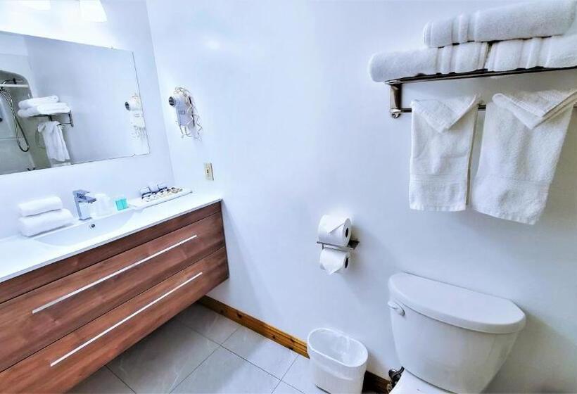 جناح, Knights Inn Colonial Fireside Inn