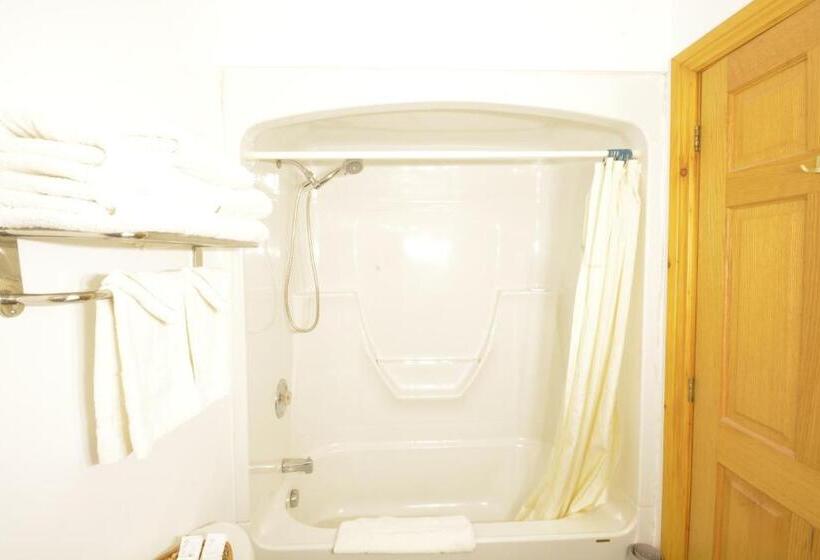 غرفة قياسية مزوَّدة بجاكوزي, Knights Inn Colonial Fireside Inn