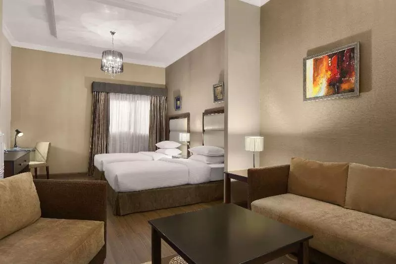اتاق اکونومی, Posada De Roger
