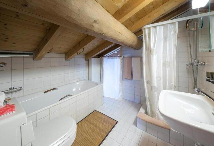 غرفة ديلوكس, Suretta