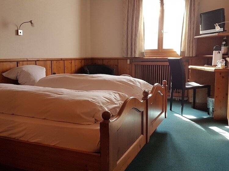 Номер Стандарт, Zum Kreuz