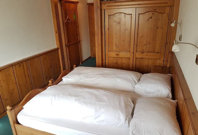 Номер Стандарт, Zum Kreuz