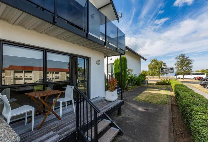 标准工作室, Le Chalet Suisse Motel Taupo