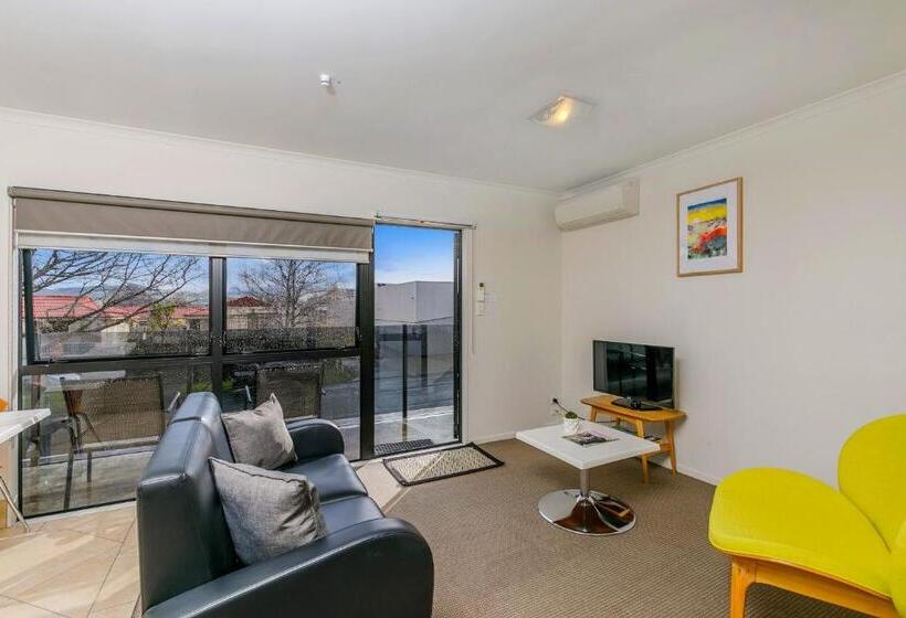 스탠다드 스튜디오, Le Chalet Suisse Motel Taupo