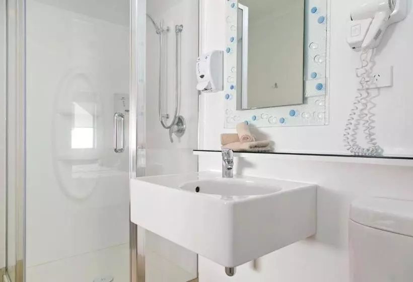 استودیوی استاندارد, Le Chalet Suisse Motel Taupo