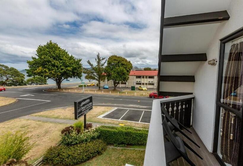 2 Bedrooms Apartment Lake View, Le Chalet Suisse Motel Taupo
