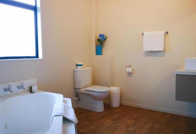 1 Bedroom Premium Apartment Lake View, Le Chalet Suisse Motel Taupo