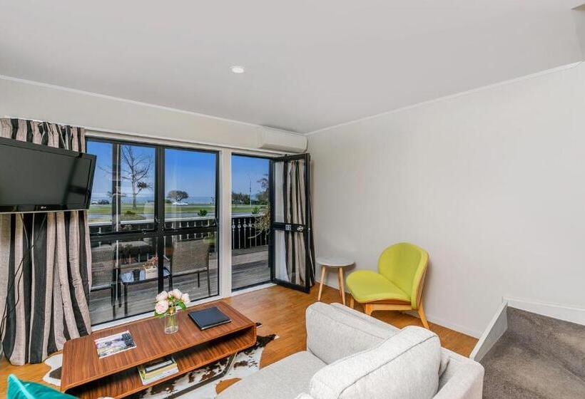 1 Bedroom Premium Apartment Lake View, Le Chalet Suisse Motel Taupo