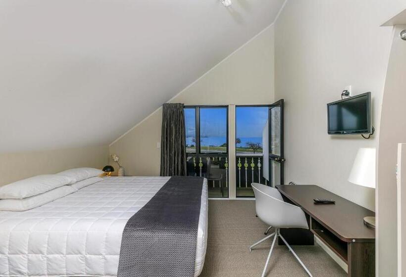 2 Bedroom Premium Apartment Lake View, Le Chalet Suisse Motel Taupo