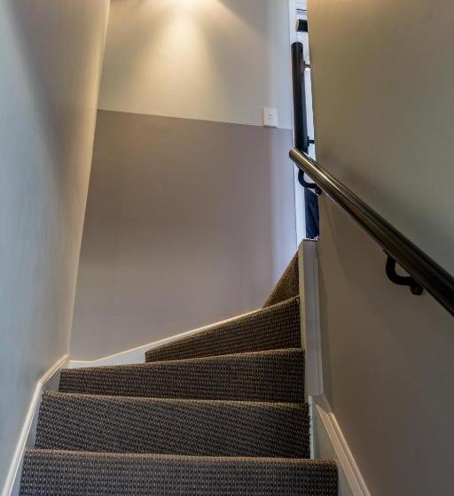 2 Bedroom Premium Apartment Lake View, Le Chalet Suisse Motel Taupo