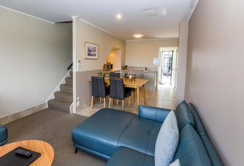 2 Bedroom Premium Apartment Lake View, Le Chalet Suisse Motel Taupo