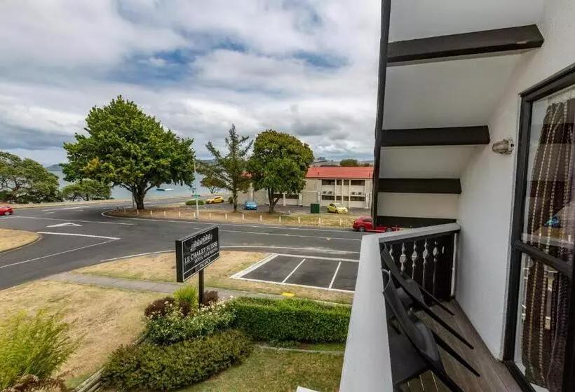 2 Bedroom Premium Apartment Lake View, Le Chalet Suisse Motel Taupo