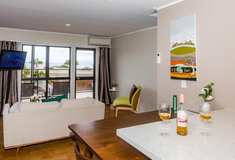 1 Bedroom Premium Apartment Lake View, Le Chalet Suisse Motel Taupo