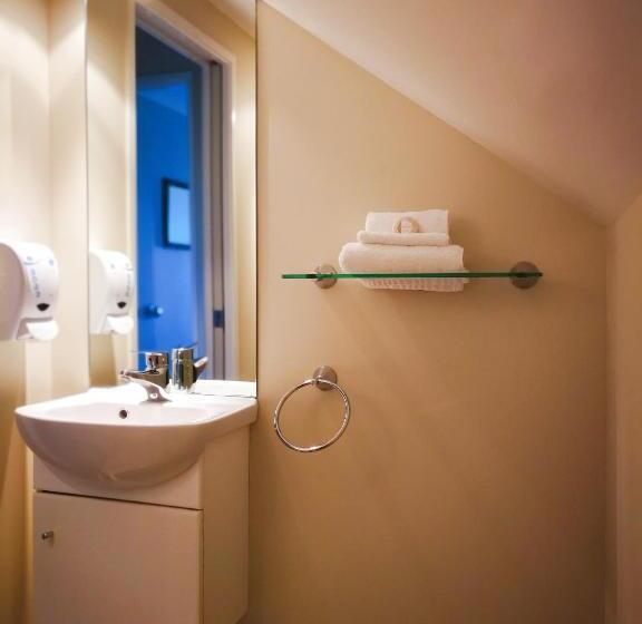 2 Bedroom Premium Apartment Lake View, Le Chalet Suisse Motel Taupo