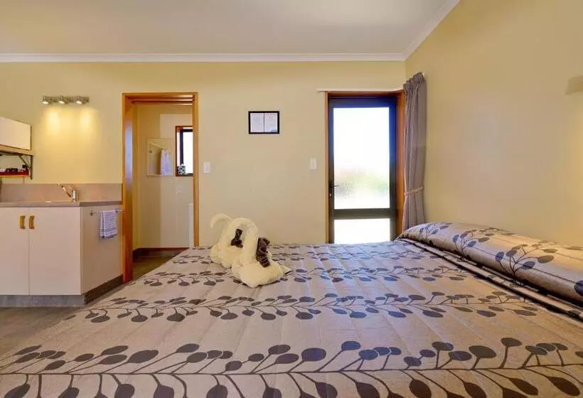 スタンダードスタジオ, Mosgiel Regency Motel