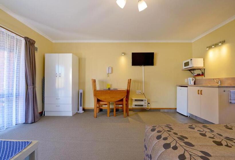 استودیوی استاندارد, Mosgiel Regency Motel