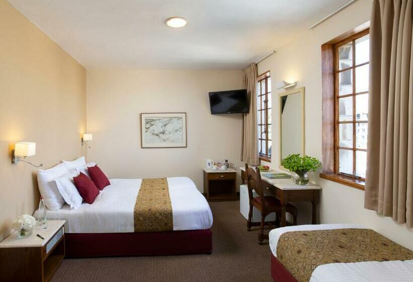 标准三人间, Ymca Three Arches