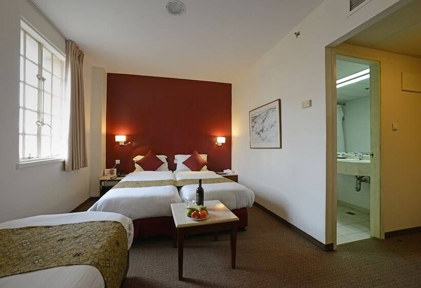 标准三人间, Ymca Three Arches