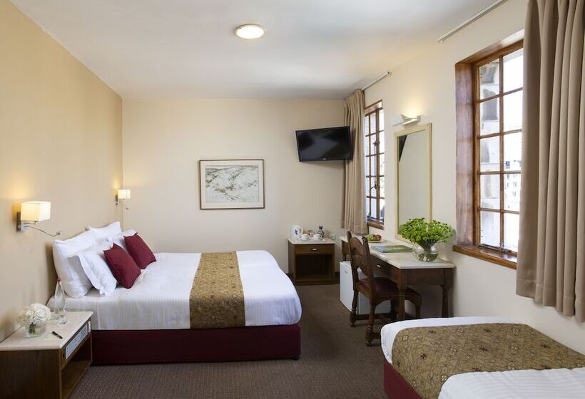 标准三人间, Ymca Three Arches