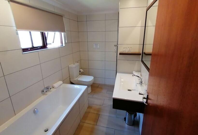 חדר משפחתי, Eight Bells Mountain Inn