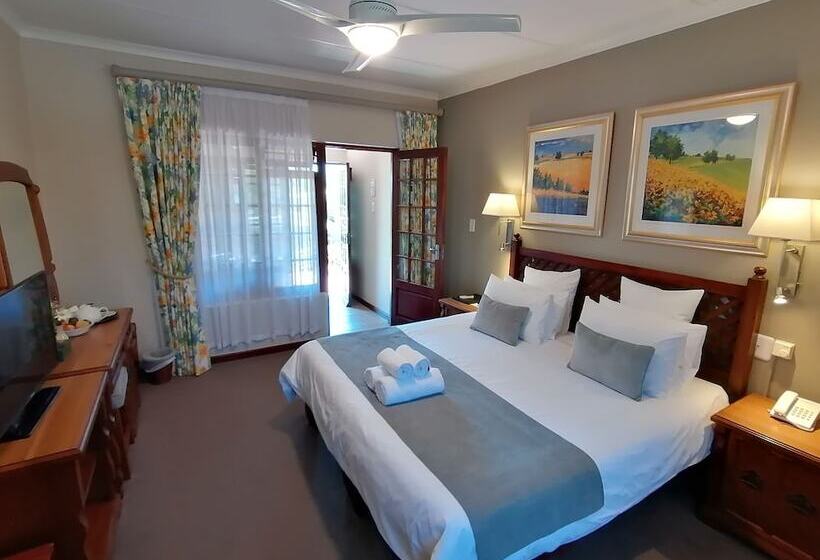 חדר משפחתי, Eight Bells Mountain Inn