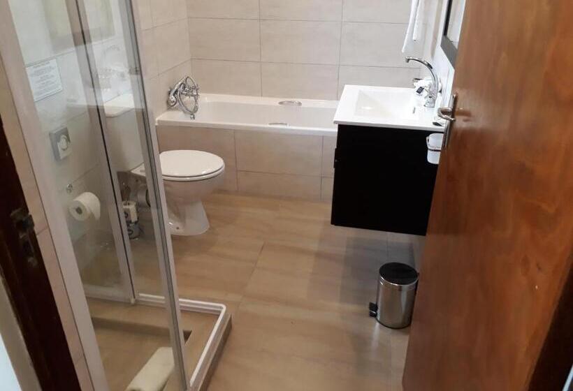 חדר משפחתי חדר אמבטיה משותף, Eight Bells Mountain Inn