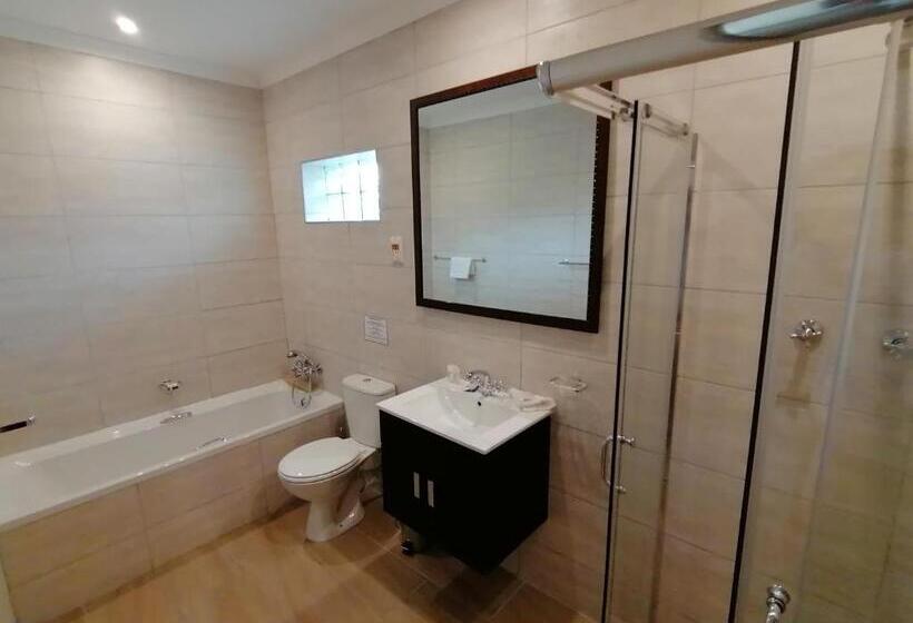 בונגלו משפחתי, Eight Bells Mountain Inn