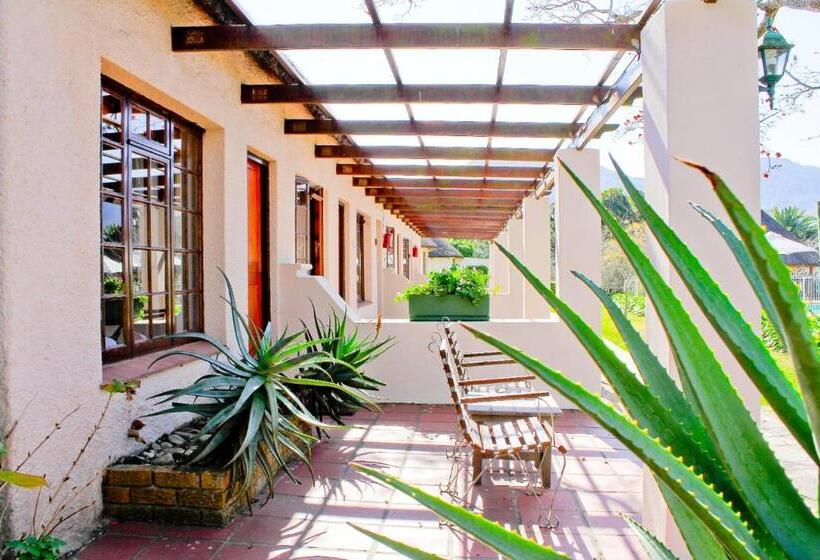 חדר משפחתי, Eight Bells Mountain Inn