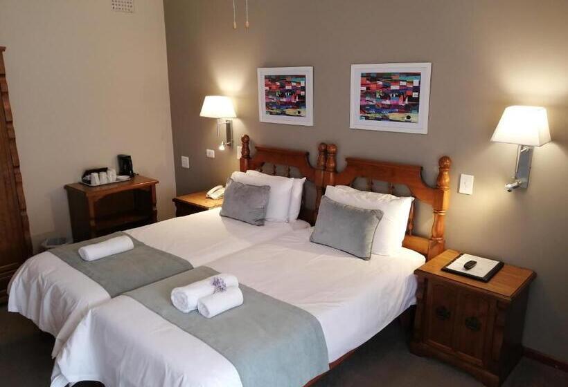 חדר משפחתי, Eight Bells Mountain Inn