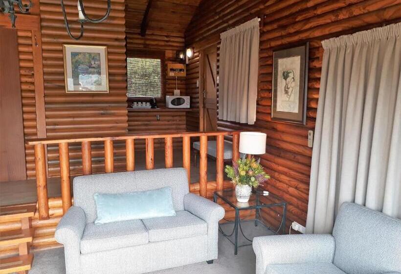 סוויטה משפחתית, Eight Bells Mountain Inn