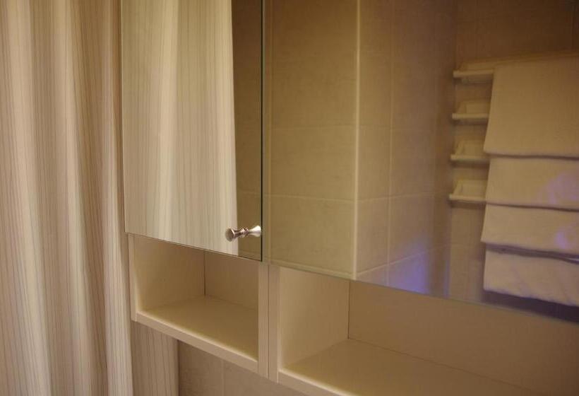 חדר סטנדרט לארבעה, Hetan Majatalo