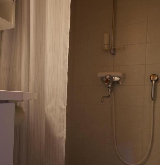 חדר סטנדרט לארבעה, Hetan Majatalo