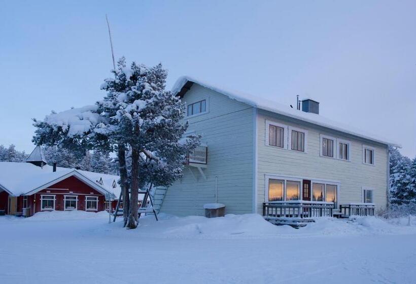 חדר סטנדרטי לארבעה עם חדר אמבטיה משותף, Hetan Majatalo