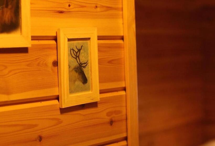 חדר סטנדרט לשלושה, Hetan Majatalo