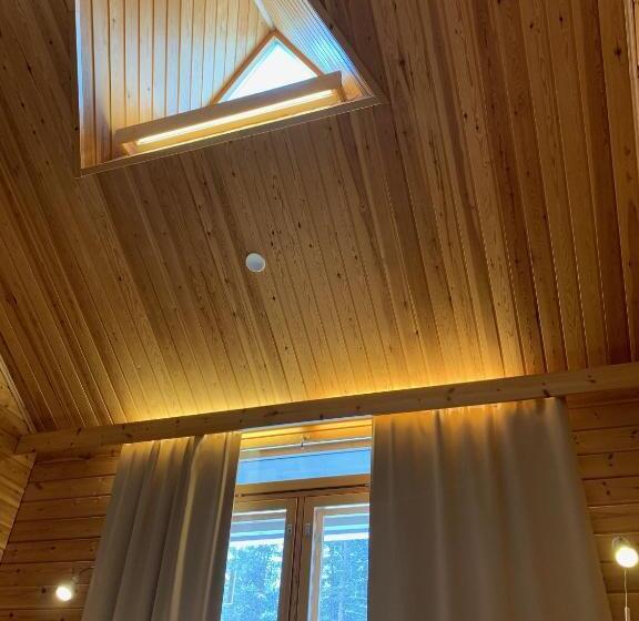 חדר סטנדרט לשלושה, Hetan Majatalo