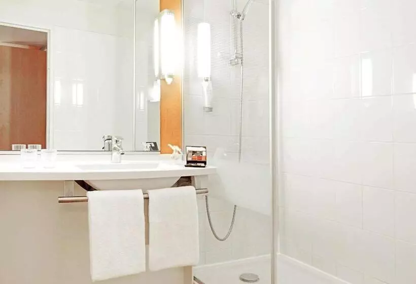 اتاق استاندارد سه نفره, Ibis Marne La Vallée Noisy